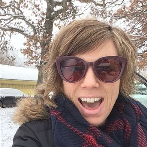 Meet your Posher, Emily